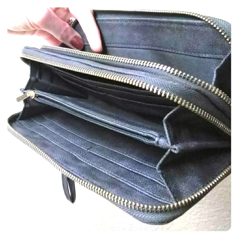 NWOT Double Zip Pocketbook